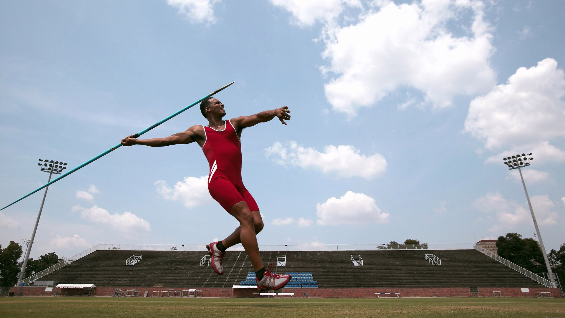 乔·莫伊：以硬朗的身体素质和强大的防守本能，成为全黑队坚实的前锋支柱